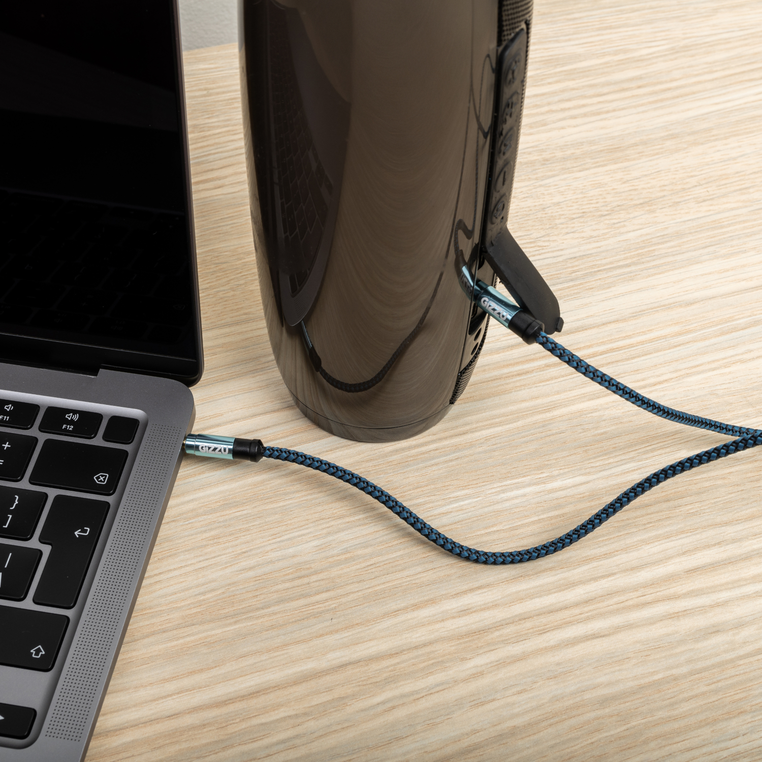Gizzu 3.5mm AUX Cable 1.5m – Black/Blue